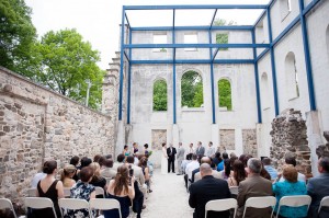 offbeat outdoor maryland wedding venue alternative bouquets (16)