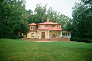 eclectic arlington virginia engagement session at hendry house (2)
