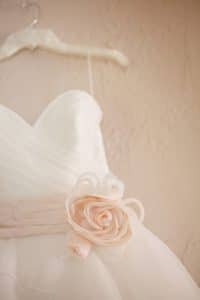 soft neutral orange wedding color palette inspiration montana wedding pictures (2)