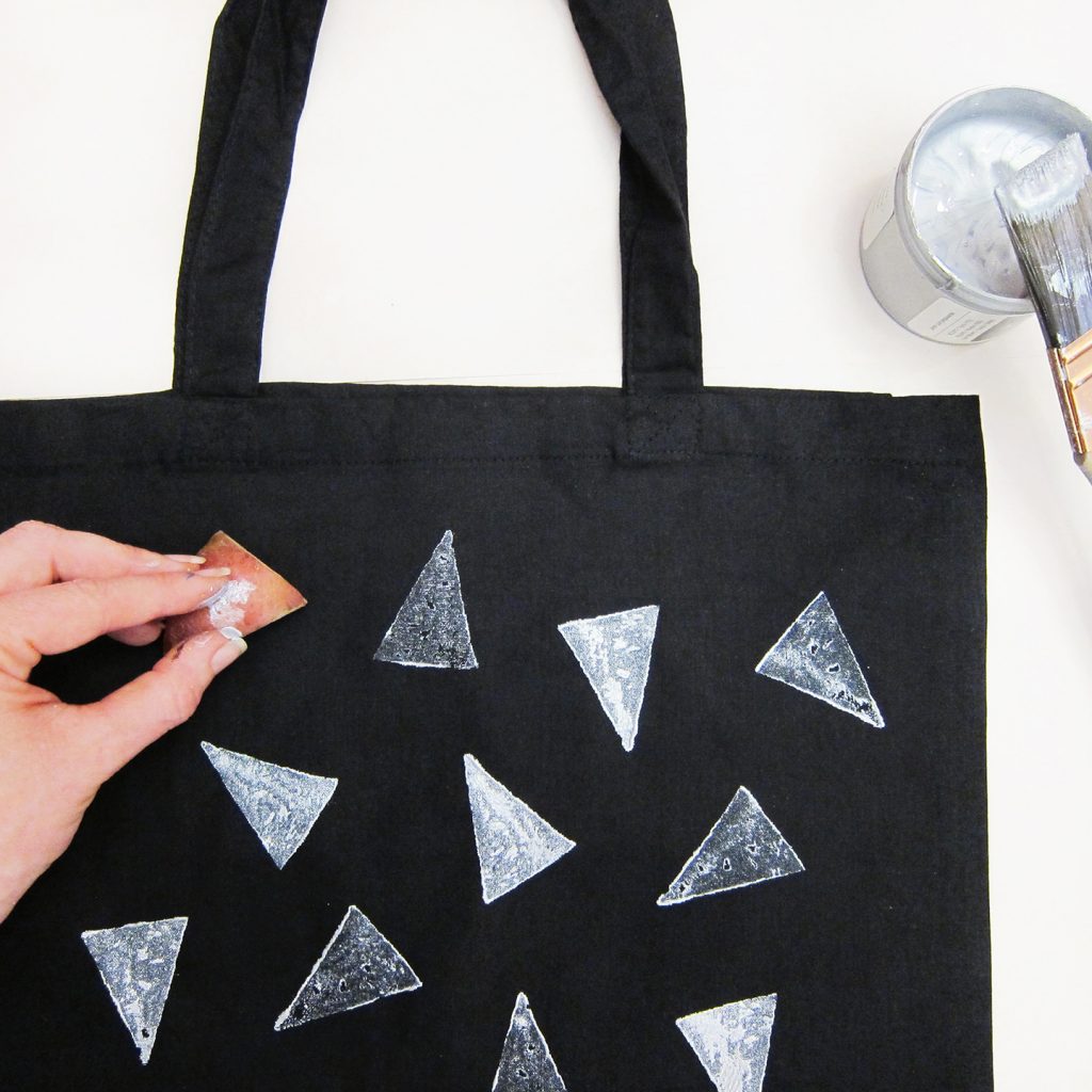 potato-printing_silver-on-tote-bag